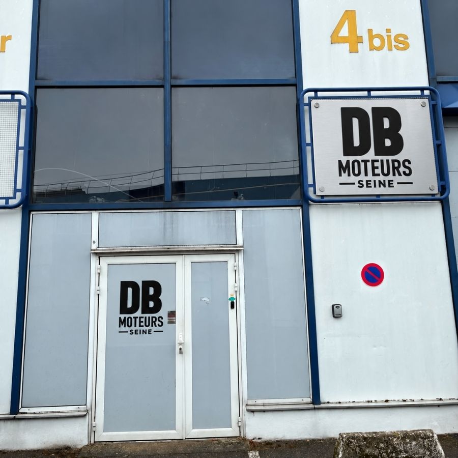 Façade du bâtiment DB Moteurs Volvo Penta Agence Seine en région parisienne